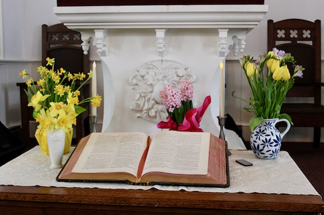 CHUMC pulpit front for Easter